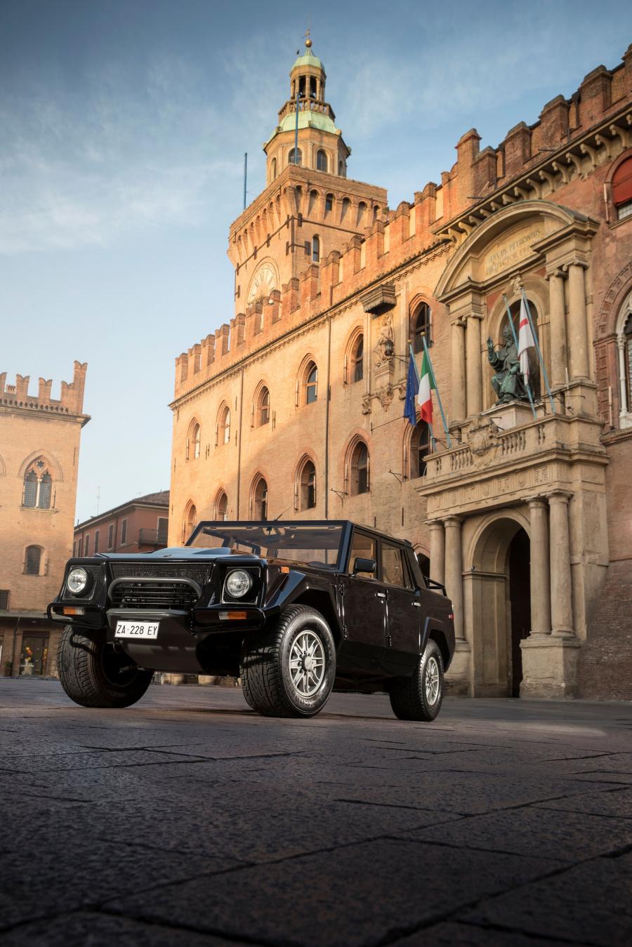  Lamborghini LM002 1990 года  (NA) (фото 32 из 55)